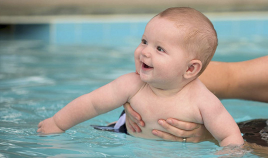 babysvømning i Arrild svømmehal